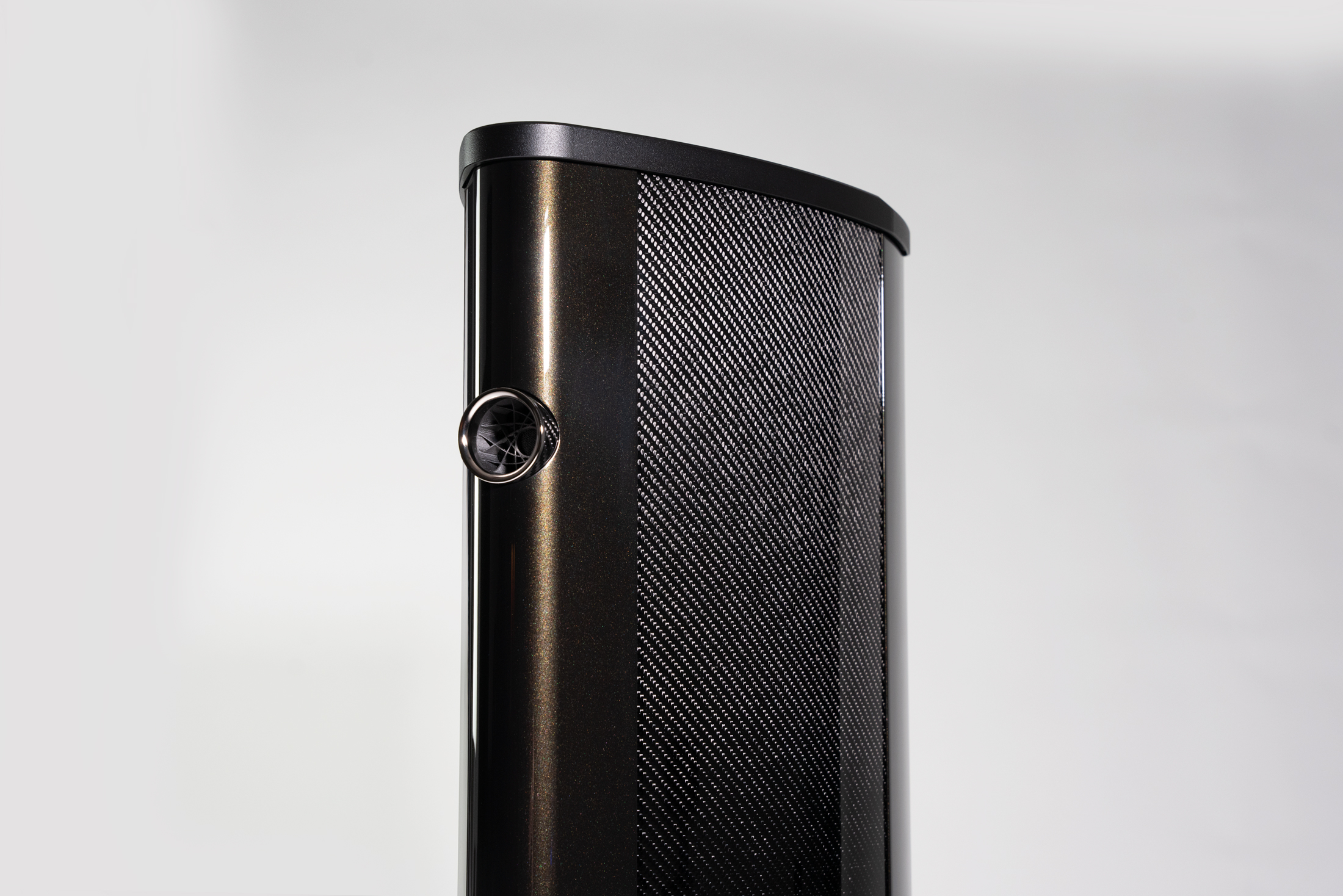 Wilson Benesch Horizon compact floorstanding loudspeaker with carbon fibre A.C.T. 3zero biocomposite side panel detail.