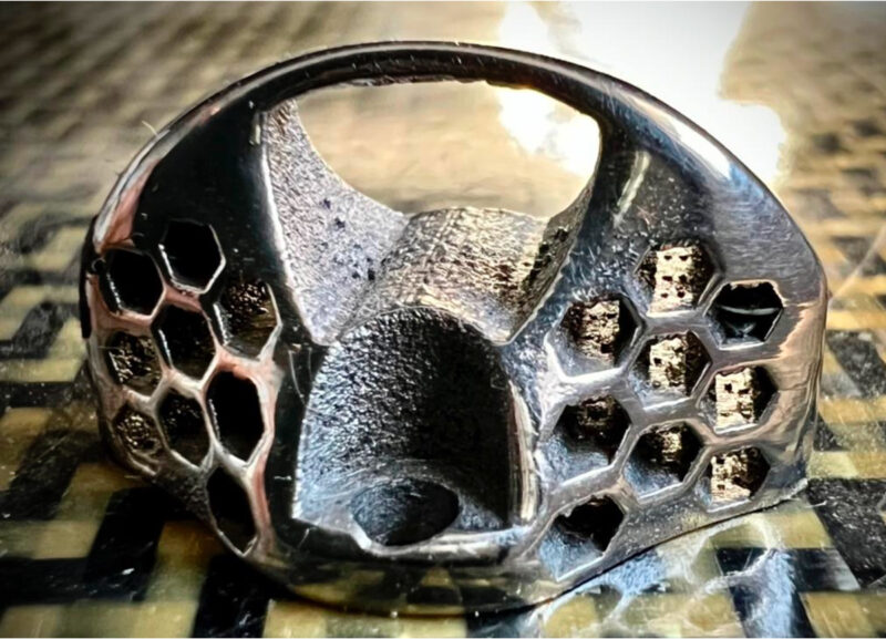 The FIN component used in the TESSELLATE Ti system, featuring a 3D-printed arched titanium form with internal hexagonal tessellation for high stiffness, mechanical stability, and resonance control.